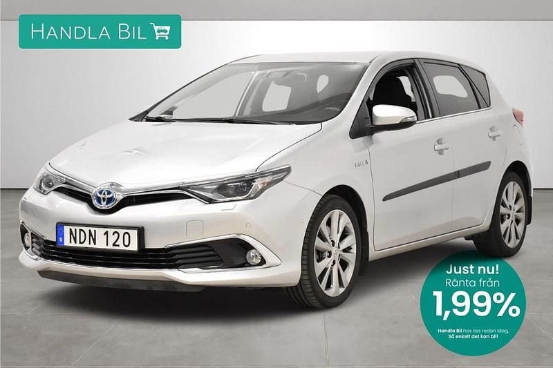 Silver Begagnad 2016 Toyota Auris Hybrid Executive Halvkombi | 179 900 kr (Marknadspris) - Bild 1/3