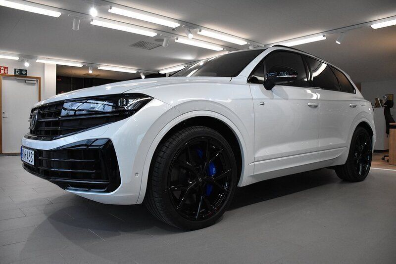 Vit Ny 2025 VW Touareg R SUV | 1 203 500 kr (Marknadspris) - Bild 1/3