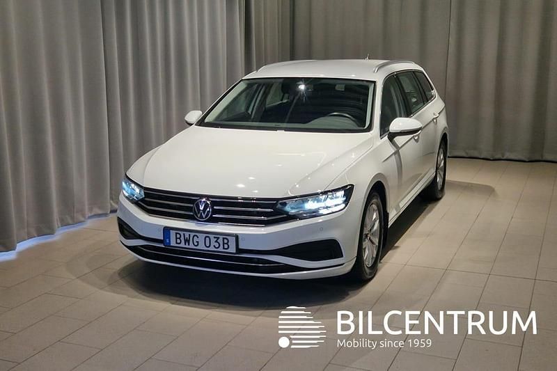 Vit Begagnad 2021 VW Passat Kombi | 259 900 kr (Marknadspris) - Bild 1/4