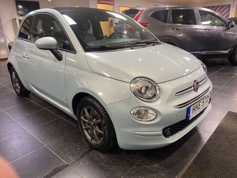Grön Begagnad 2020 Fiat 500 Lounge Halvkombi | 119 900 kr (Marknadspris) - Bild 1/4