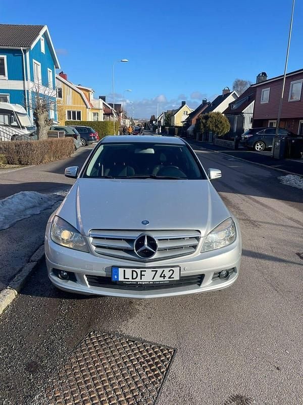 Begagnad Mercedes C180 156 HK (114 kW) 2011