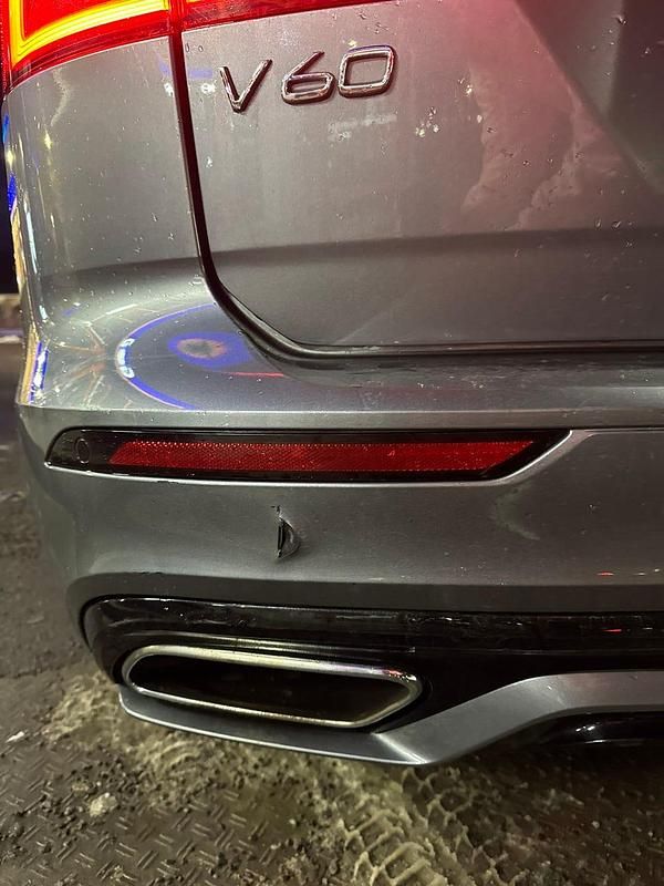Begagnad Volvo V60 R-Design 340 HK (250 kW) 2021 Kombi