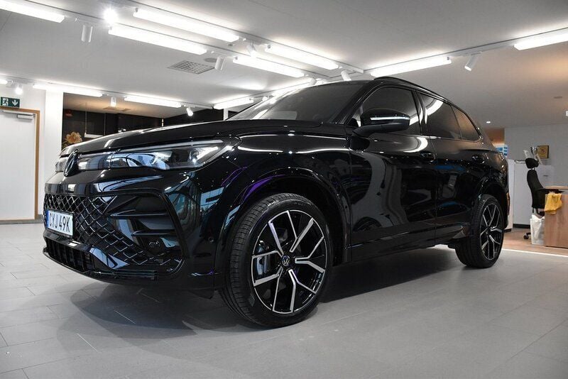 Svart Ny 2024 VW Tiguan R-line Edition SUV | 600 300 kr (Dyr) - Bild 1/4