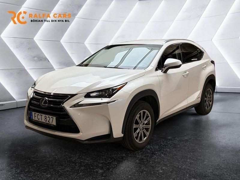 Vit Begagnad 2016 Lexus NX300h SUV | 209 000 kr (Marknadspris) - Bild 1/3