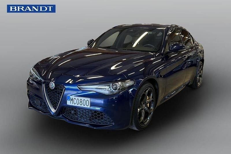Blå Begagnad 2019 Alfa Romeo Giulia Sedan | 289 900 kr (Marknadspris) - Bild 1/4