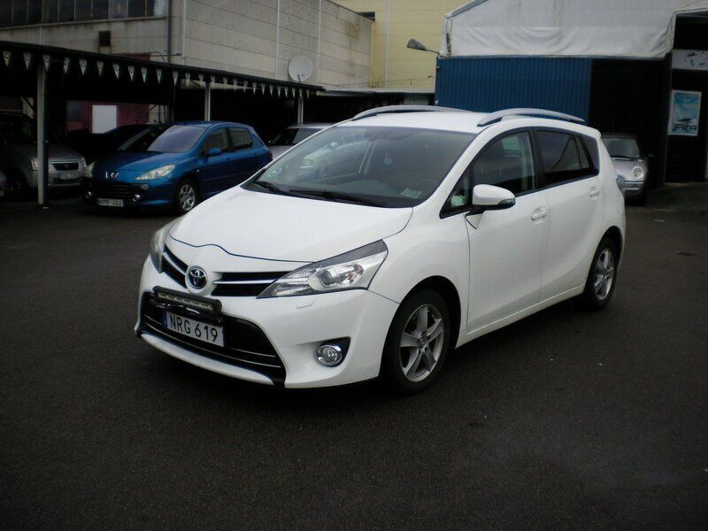 Vit Begagnad 2014 Toyota Verso Minibuss | 85 000 kr (Lite dyr) - Bild 1/4