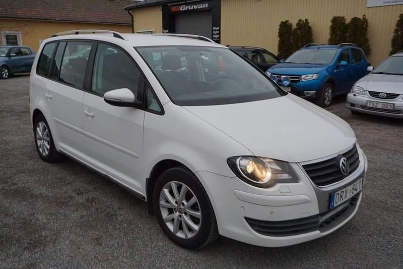 Vit Begagnad 2010 VW Touran Trendline Minibuss | 59 900 kr - Bild 1/4