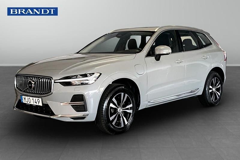 Grå Begagnad 2024 Volvo XC60 Core SUV | 449 900 kr (Marknadspris) - Bild 1/4