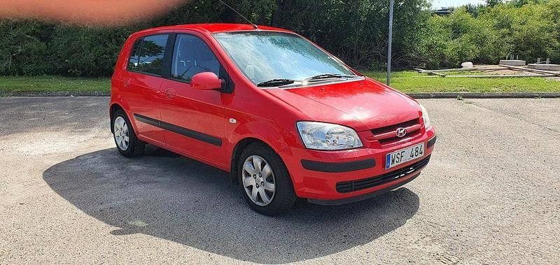 Röd Begagnad 2005 Hyundai Getz Halvkombi | 28 000 kr (Marknadspris) - Bild 1/4