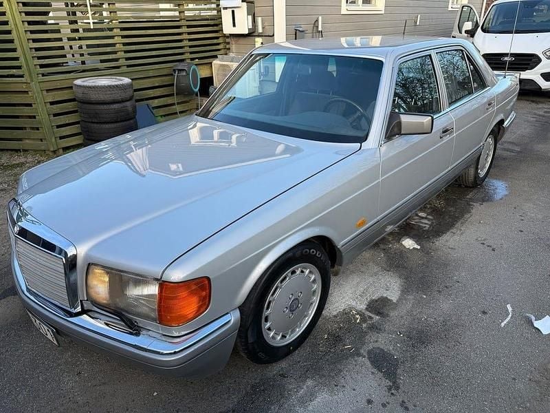 Begagnad Mercedes 300 SE 180 HK (132 kW) 1988 Grå Sedan