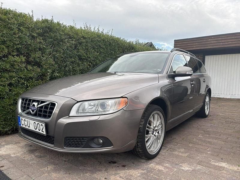 Grå Begagnad 2011 Volvo V70 Momentum Kombi | 65 000 kr (Bra pris) - Bild 1/4