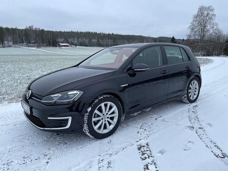 Begagnad 2020 VW e-Golf Halvkombi | 170 000 kr (Marknadspris) - Bild 1/3