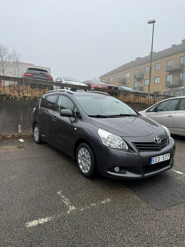 Begagnad Toyota Verso 147 HK (108 kW) 2009 Minibuss