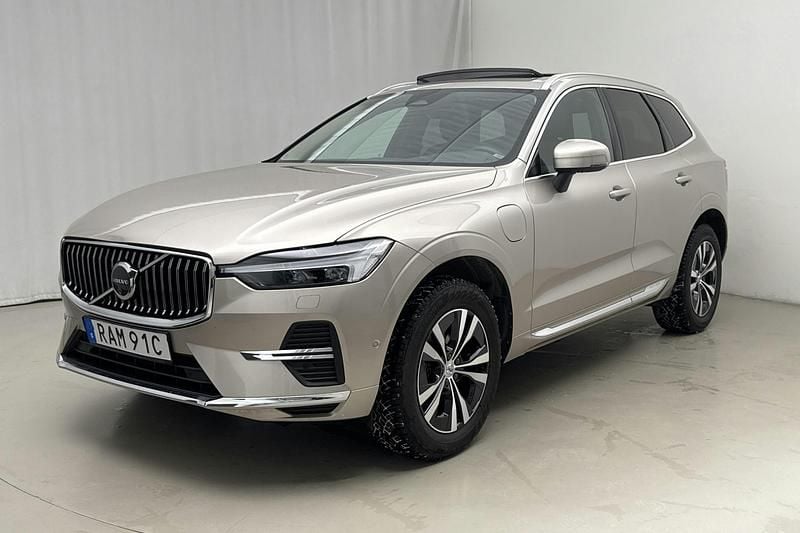 Ljusgrå Begagnad 2024 Volvo XC60 SUV | 449 000 kr - Bild 1/4