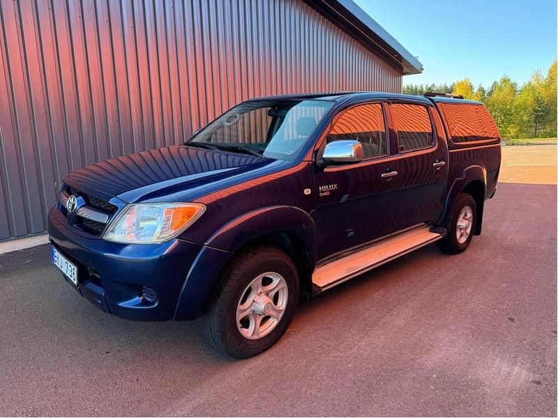 Blå Begagnad 2006 Toyota HiLux Pickup | 119 000 kr (Superpris) - Bild 1/4