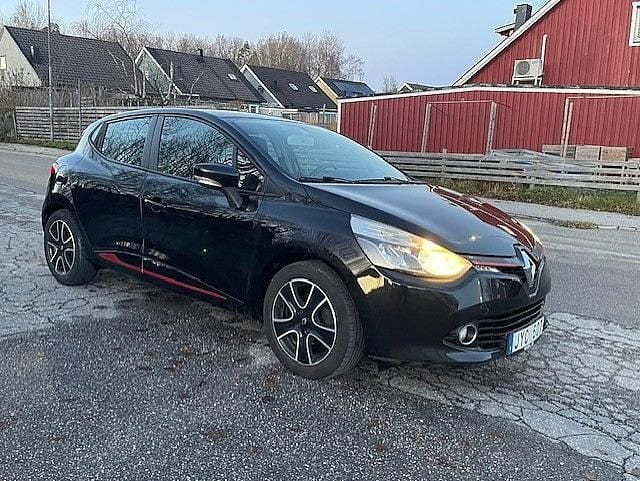 Svart Begagnad 2012 Renault Clio IV Halvkombi | 42 900 kr (Bra pris) - Bild 1/4