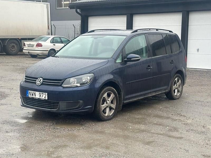 Begagnad VW Touran 150 HK (110 kW) 2013 Mörkblå Minibuss
