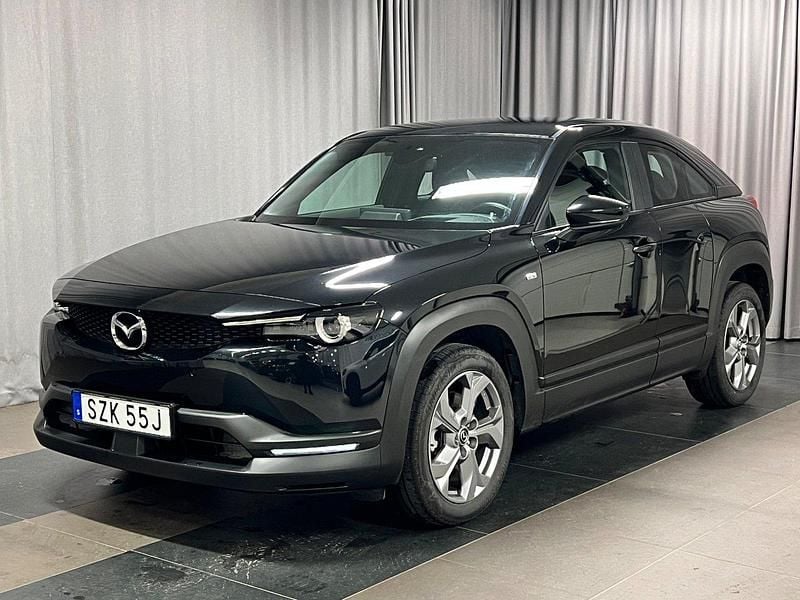 Svart Begagnad 2022 Mazda MX30 Sky SUV | 154 800 kr (Marknadspris) - Bild 1/4