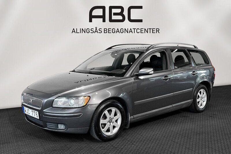 Grå Begagnad 2004 Volvo V50 Kinetic Kombi | 27 000 kr (Lite dyr) - Bild 1/4