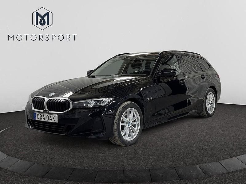 Begagnad BMW 330e 184 HK (135 kW) 2022 Svart Kombi