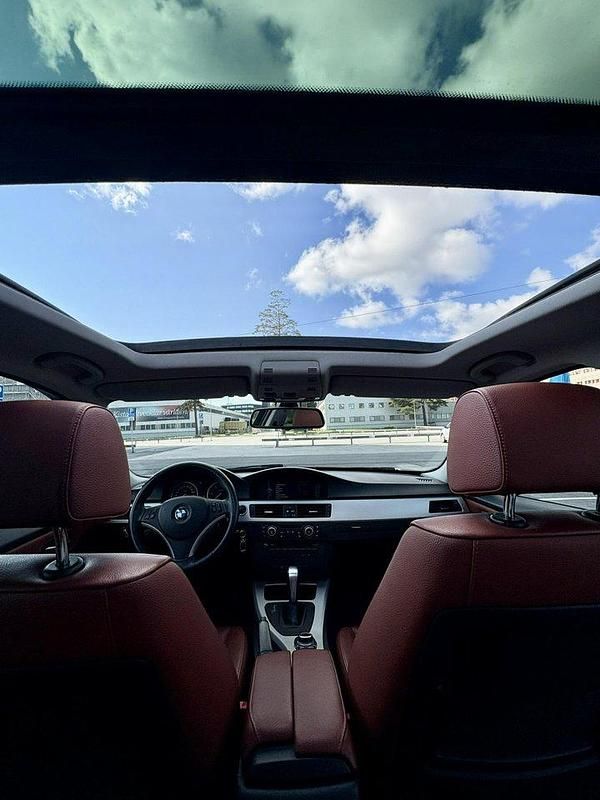 Vit Begagnad 2011 BMW 325 Comfort Edition Kombi | 145 000 kr (Marknadspris) - Bild 1/4