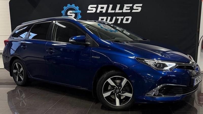 Blå Begagnad 2015 Toyota Auris Touring Sports Executive Kombi | 127 000 kr (Marknadspris) - Bild 1/4