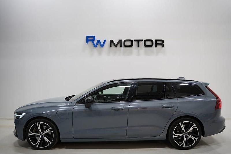 Begagnad Volvo V60 Ultimate 350 HK (257 kW) 2023 Grå Kombi