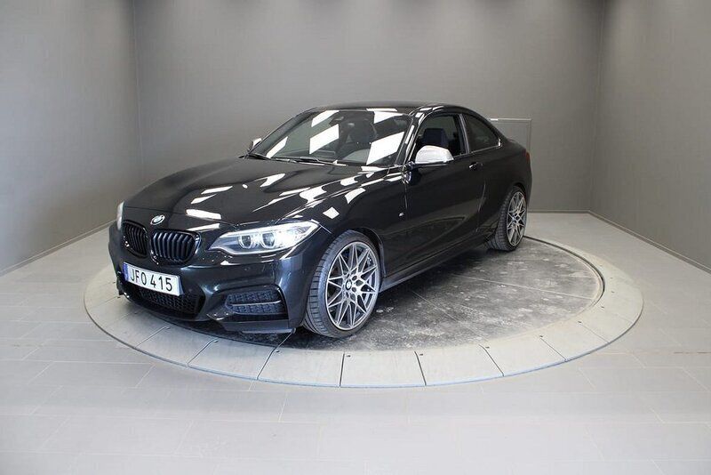 Svart Begagnad 2015 BMW M235 Shadowline Sportkupé | 299 000 kr - Bild 1/4