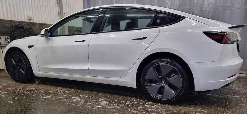 Begagnad 2022 Tesla Model 3 Standard Range Sedan | 275 000 kr (Superpris) - Bild 1/3