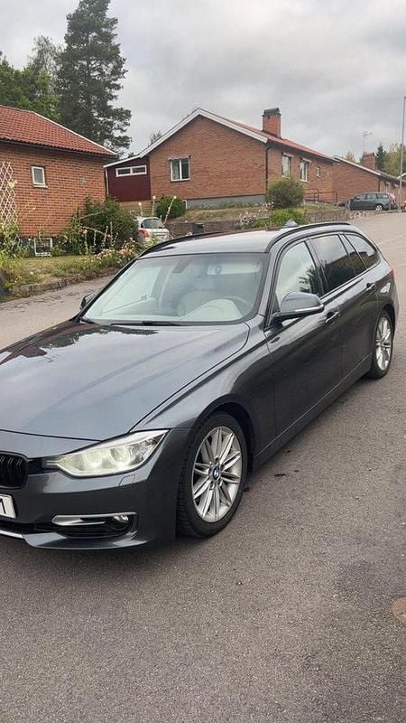 Begagnad 2014 BMW 320 Kombi | 74 900 kr (Superpris) - Bild 1/4