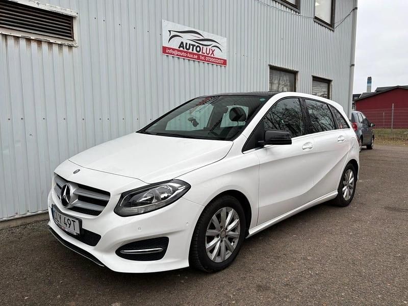 Begagnad Mercedes B180 109 HK (80 kW) 2015 Gul Minibuss