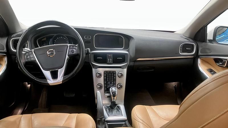 Begagnad Volvo V40 Inscription 245 HK (180 kW) 2017 Halvkombi