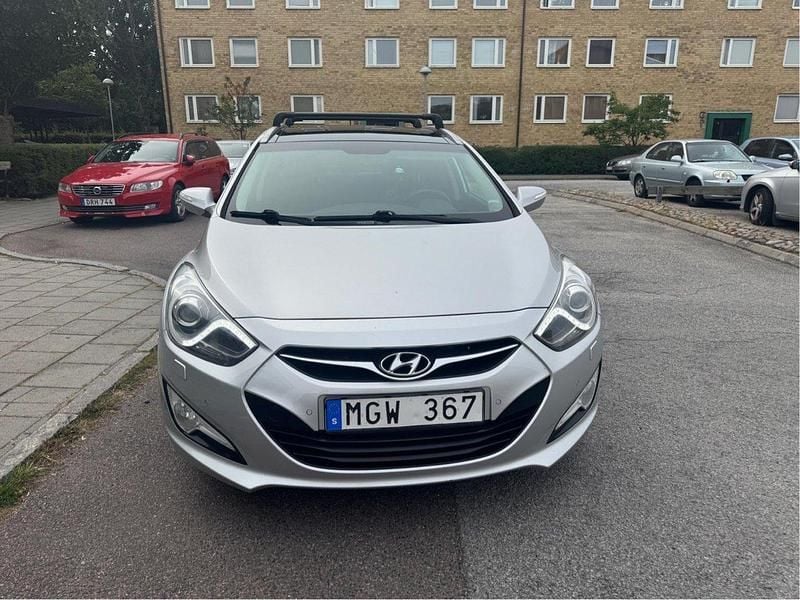 Silver Begagnad 2012 Hyundai i40 Kombi | 70 000 kr (Marknadspris) - Bild 1/4