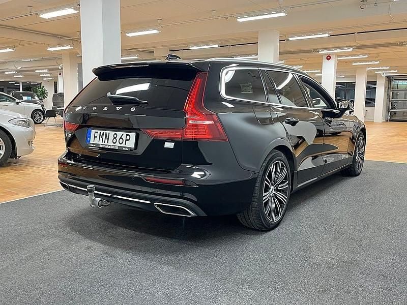 Begagnad Volvo V60 Inscription 350 HK (257 kW) 2022 Svart Kombi