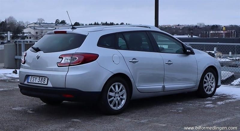 Begagnad Renault Mégane III 110 HK (80 kW) 2015 Silver metallic Kombi