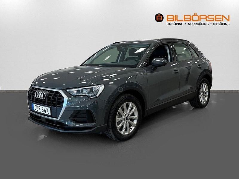 Grå Begagnad 2021 Audi Q3 Proline SUV | 339 900 kr (Lite dyr) - Bild 1/4