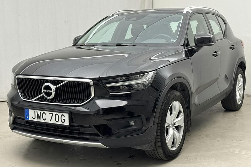 Svart Begagnad 2020 Volvo XC40 Momentum SUV | 299 000 kr (Marknadspris) - Bild 1/4