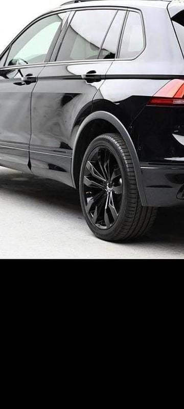 Deep black pearl ( 2t2toe) Begagnad 2022 VW Tiguan R-line SUV | 360 000 kr (Dyr) - Bild 1/4