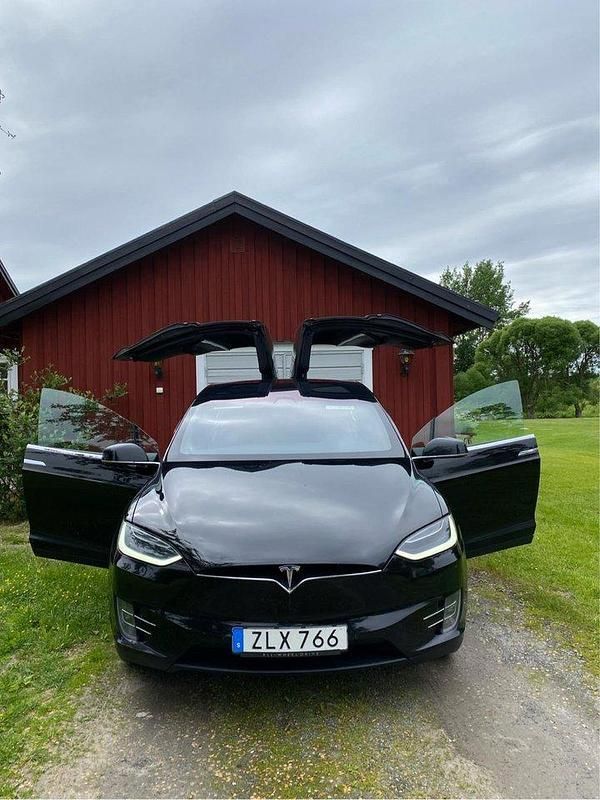 Svart Begagnad 2018 Tesla Model X Long Range SUV | 309 000 kr (Bra pris) - Bild 1/4