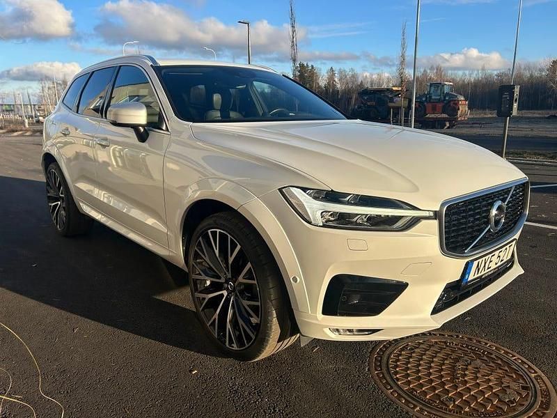Pearl white / vit metallic Begagnad 2019 Volvo XC60 R-Design SUV | 375 000 kr (Lite dyr) - Bild 1/4