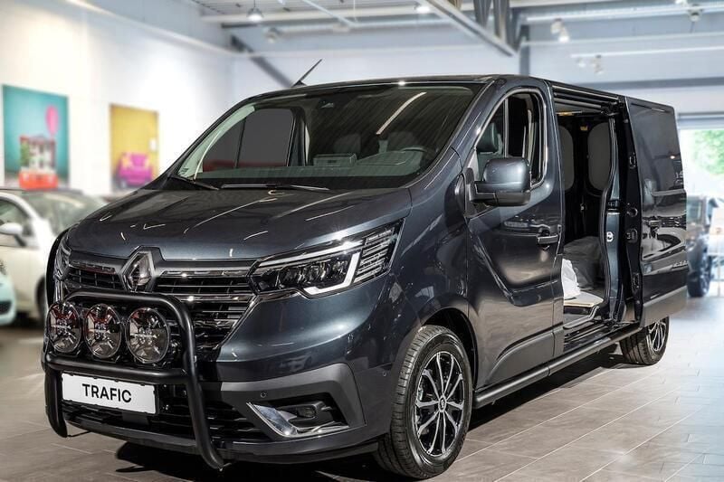 Grå Ny 2024 Renault Trafic Van | 382 900 kr - Bild 1/4