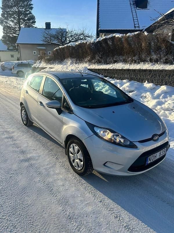 Begagnad Ford Fiesta 75 HK (55 kW) 2010 Halvkombi