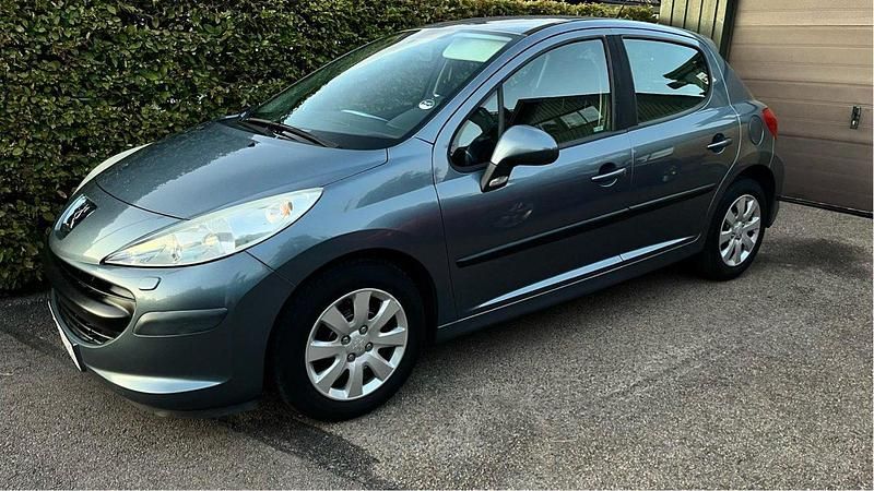 Grå Begagnad 2007 Peugeot 207 Halvkombi | 33 400 kr (Marknadspris) - Bild 1/4