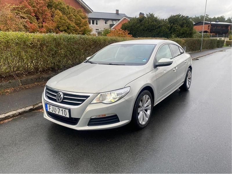 Silver Begagnad 2010 VW Passat Sportkupé | 58 000 kr - Bild 1/4