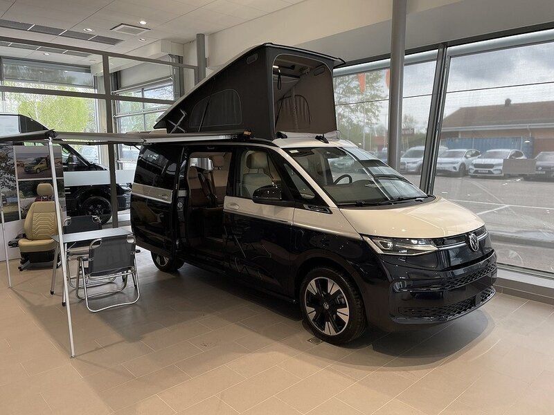 Flerfärgad (candy white/starlight blu) Ny 2025 VW T7 California Van | 1 139 650 kr - Bild 1/4