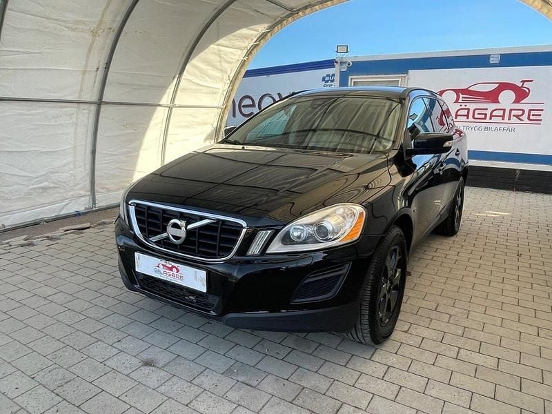 Svart Begagnad 2013 Volvo XC60 Momentum SUV | 104 900 kr (Superpris) - Bild 1/4