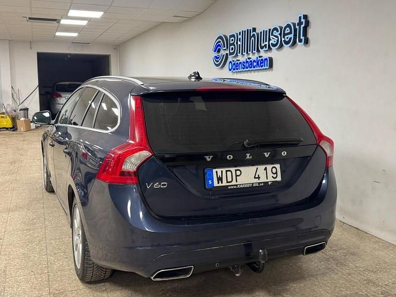 Begagnad Volvo V60 Momentum 163 HK (119 kW) 2014 Blå Kombi