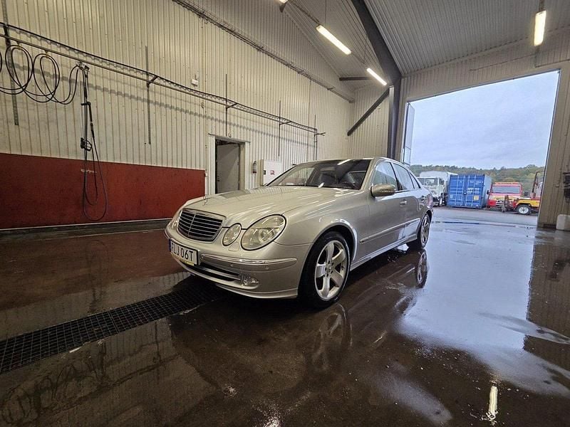 Silver Begagnad 2003 Mercedes E500 Avantgarde Sedan | 60 900 kr (Superpris) - Bild 1/4
