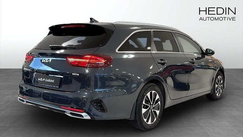 Begagnad Kia Ceed 141 HK (103 kW) 2024 Grå Halvkombi