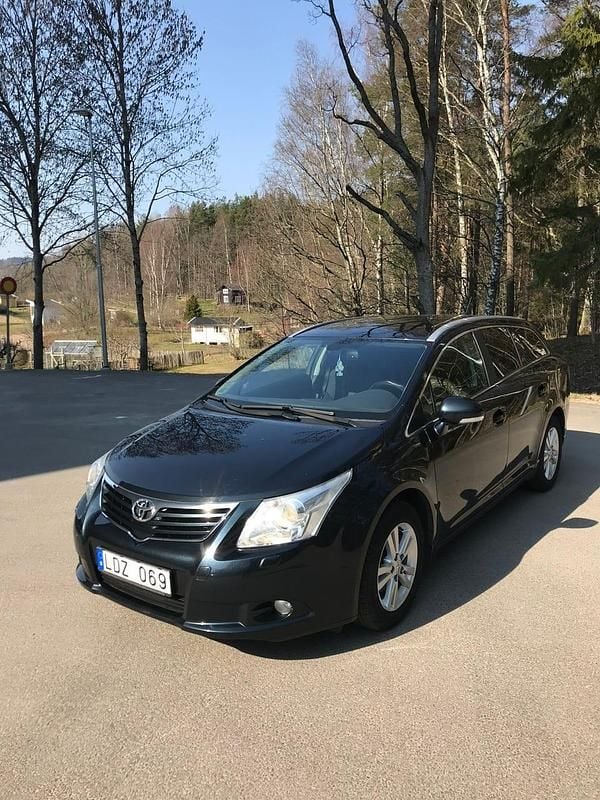 Begagnad Toyota Avensis Multidrive S 152 HK (111 kW) 2010 Kombi